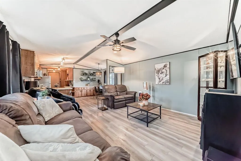 119 Home Bay SE
