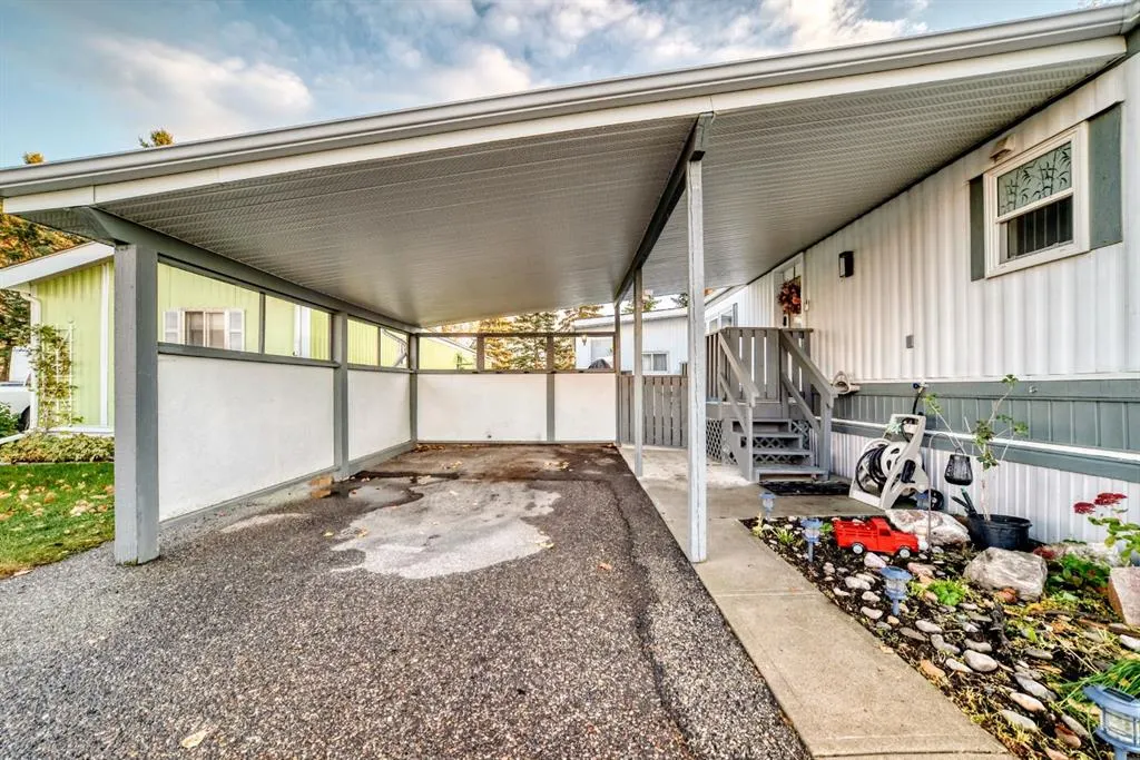 119 Home Bay SE