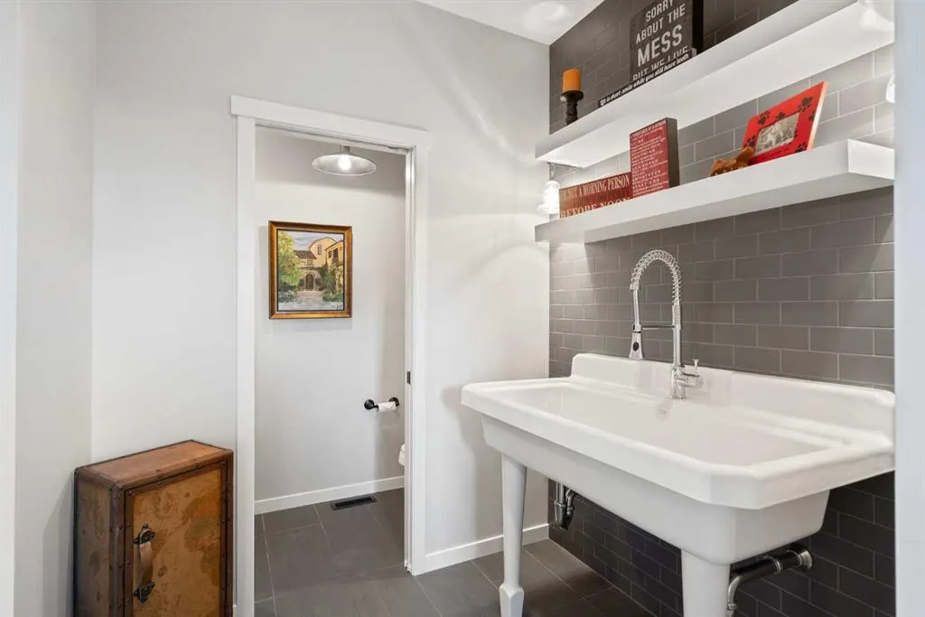 219 River Heights Green