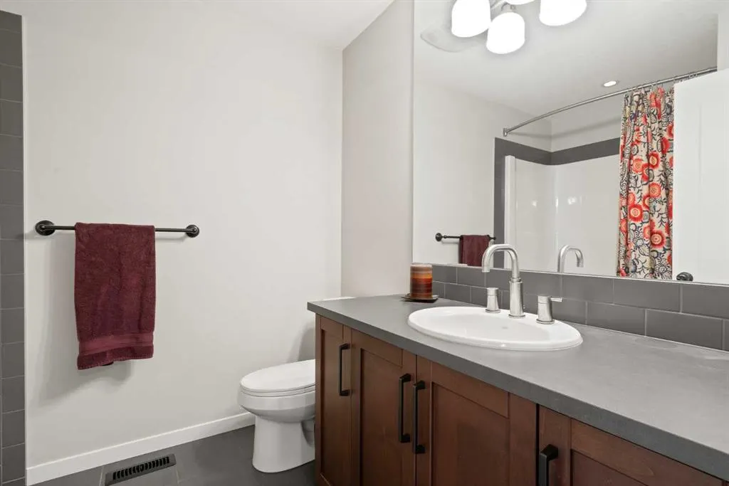 219 River Heights Green