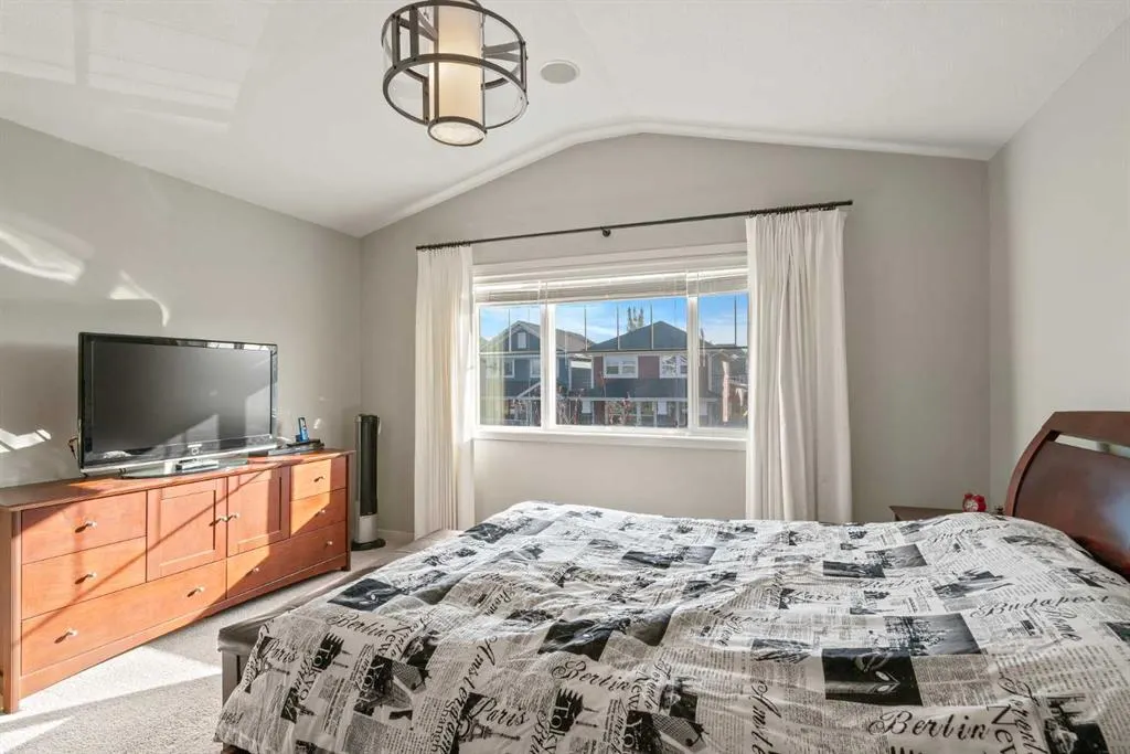 219 River Heights Green