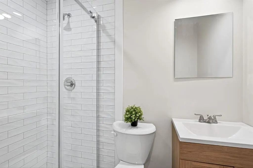 1001 8 Street NW, #2002