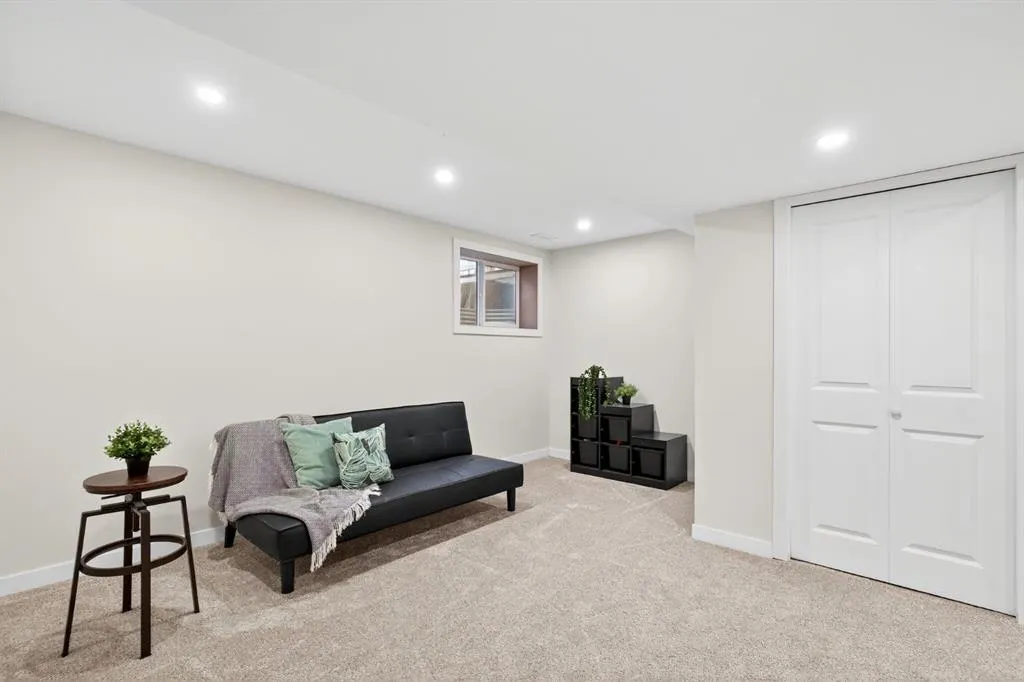 1001 8 Street NW, #2002