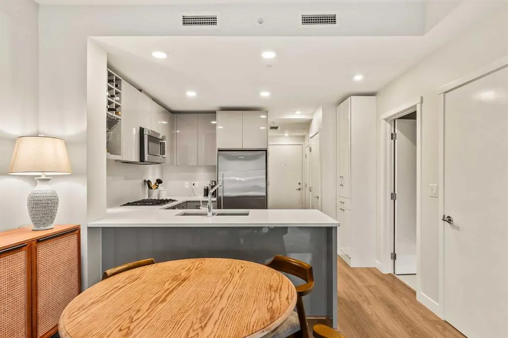 301 10 Street NW, #206