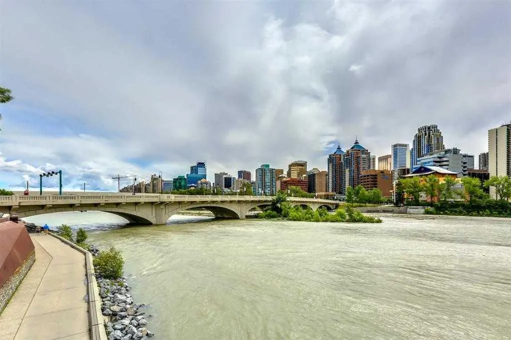 301 10 Street NW, #206