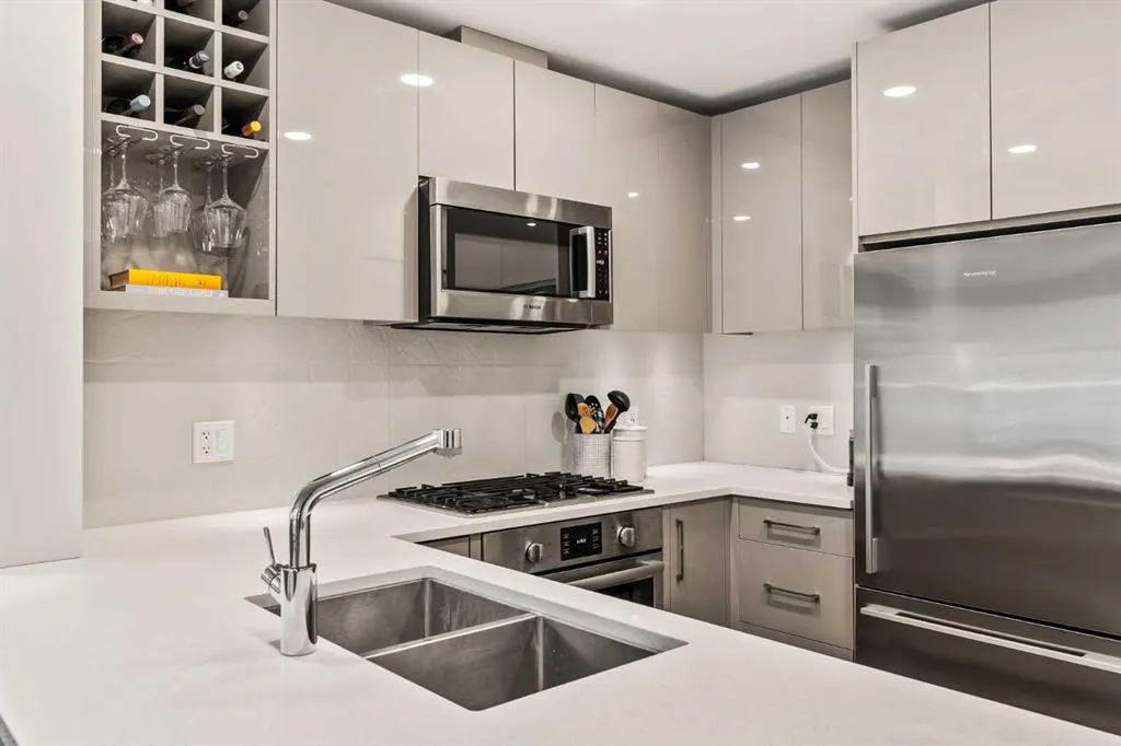 301 10 Street NW, #206
