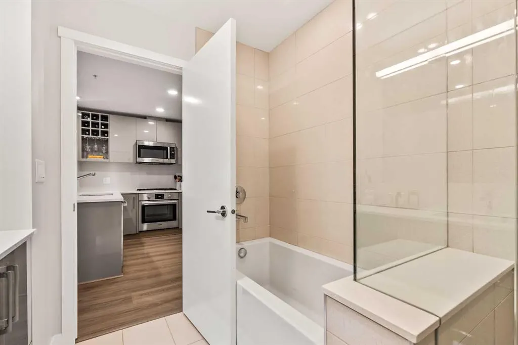 301 10 Street NW, #206