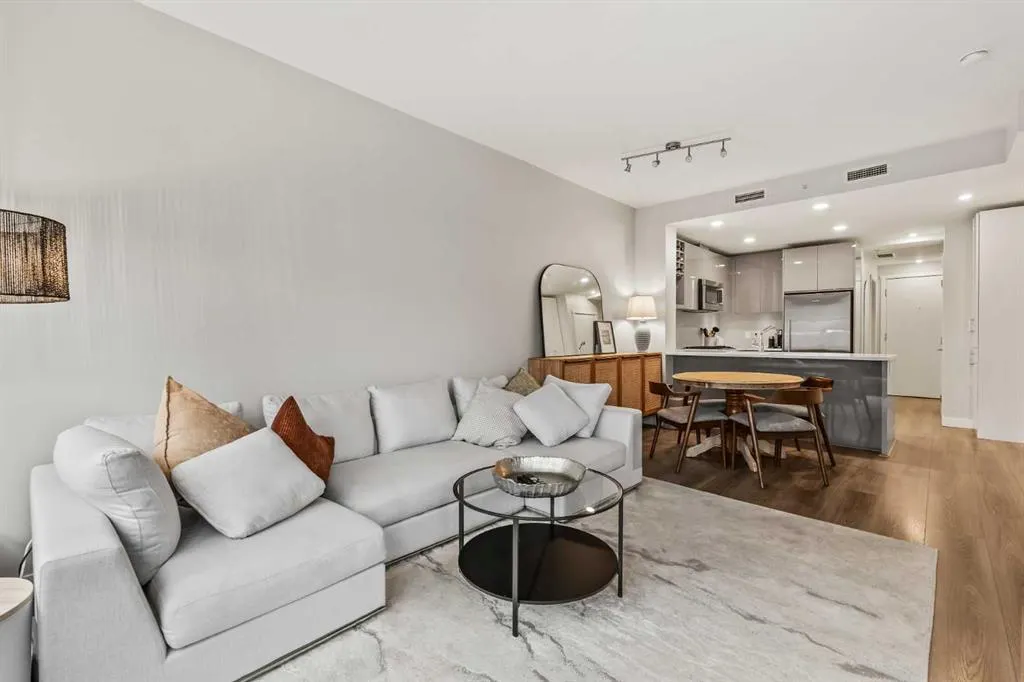 301 10 Street NW, #206