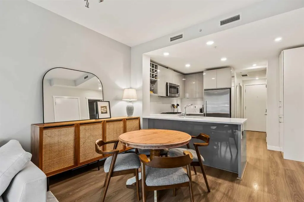 301 10 Street NW, #206
