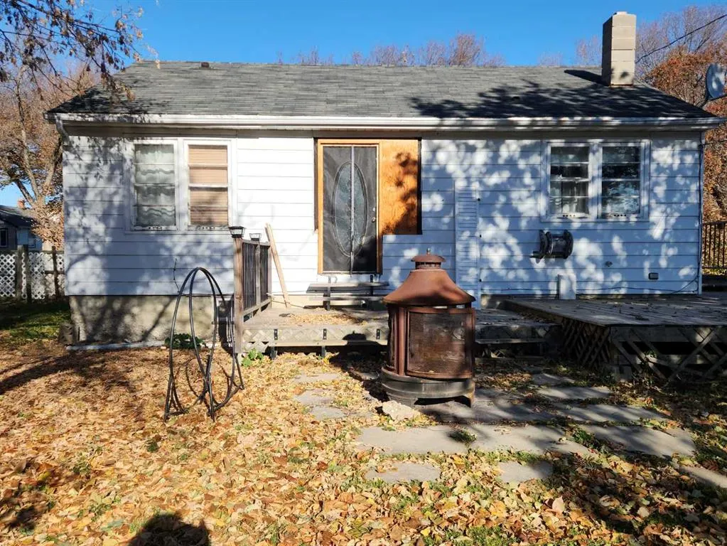 4913-57 Ave .