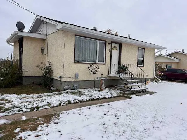118 2 Avenue W