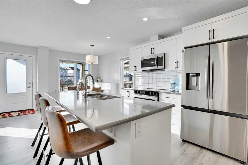 285 Yorkville Boulevard SW