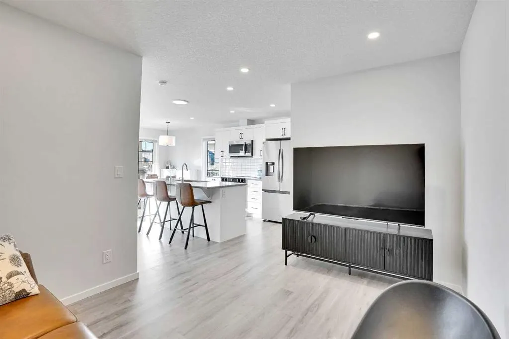 285 Yorkville Boulevard SW