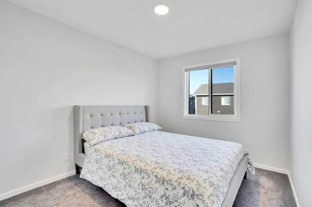 285 Yorkville Boulevard SW