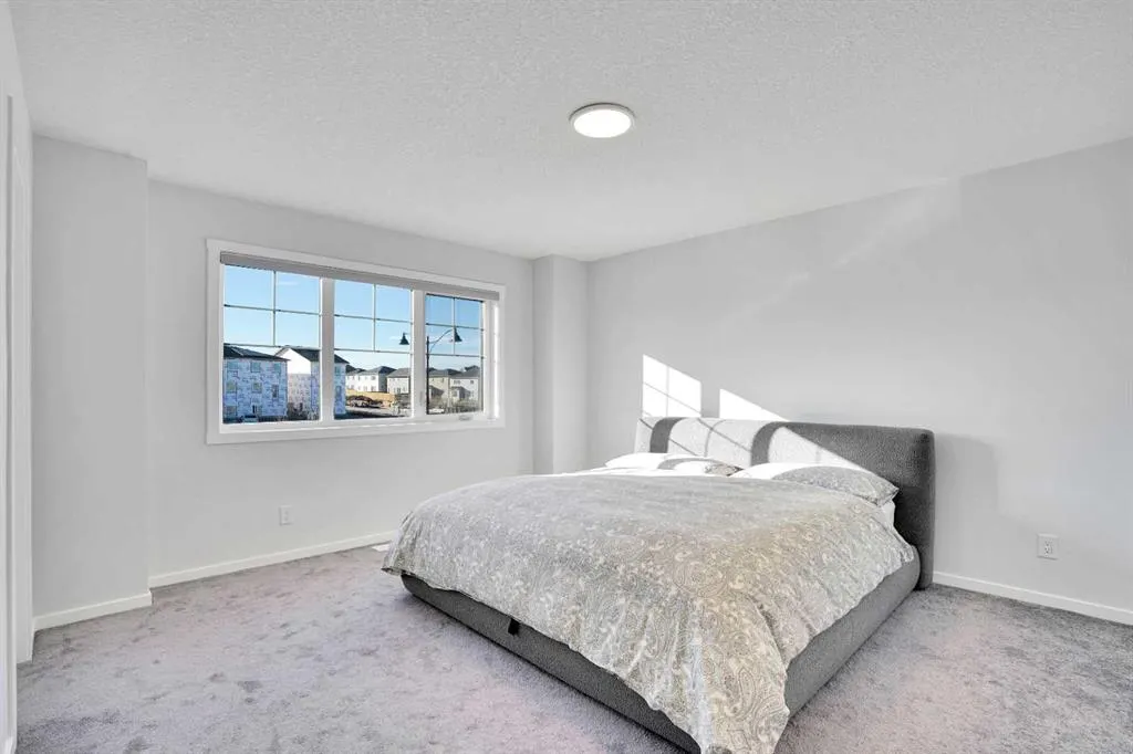 285 Yorkville Boulevard SW
