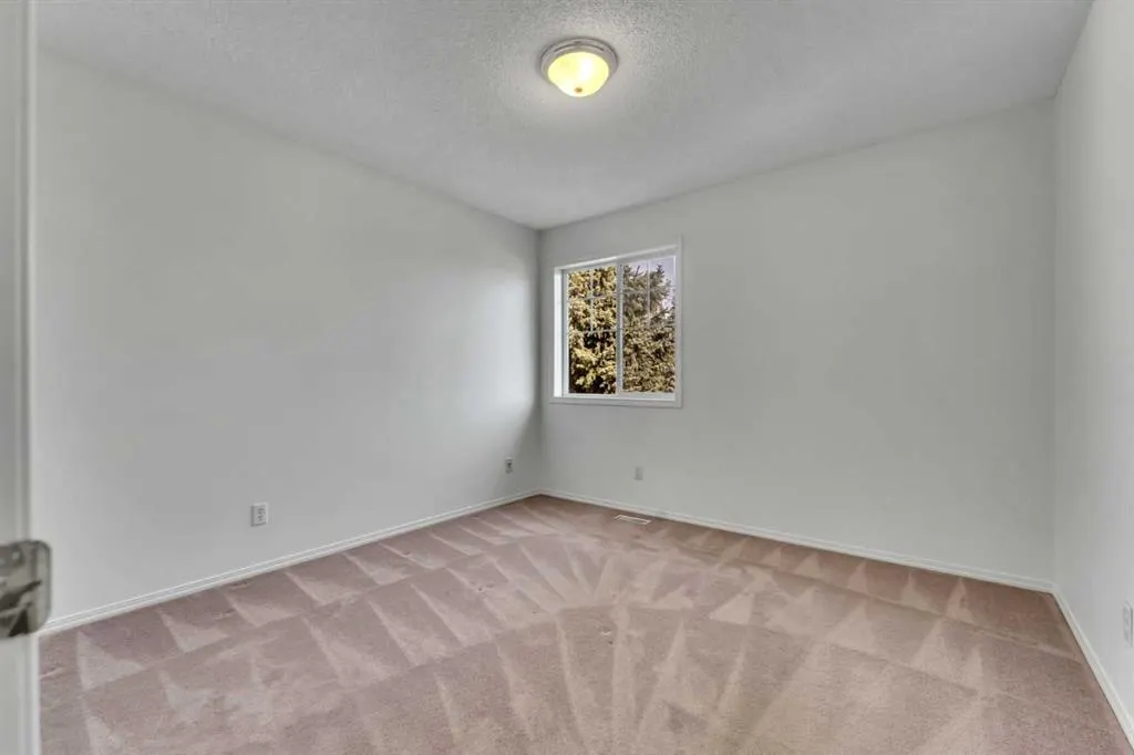 338 Panamount Drive NW