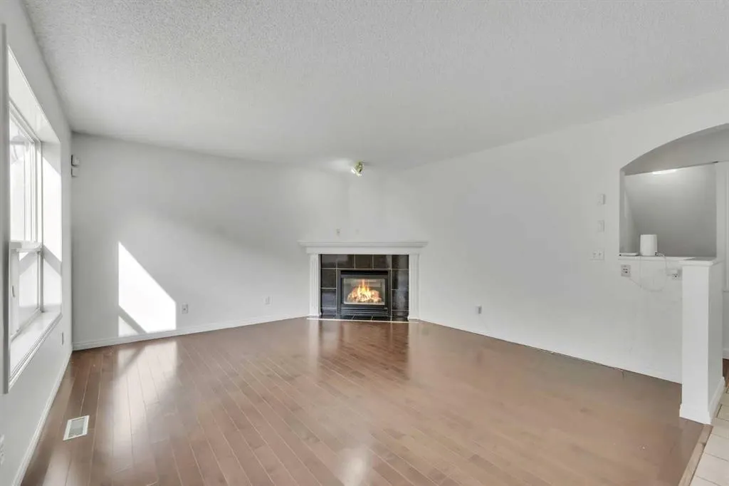 338 Panamount Drive NW