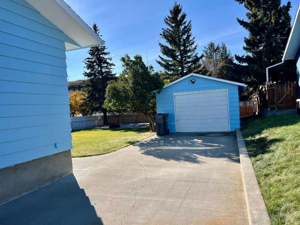342 Canyon Crescent