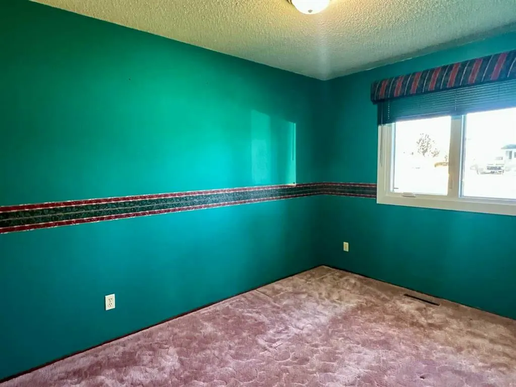 342 Canyon Crescent