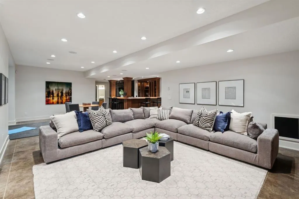 146 Waterside Court