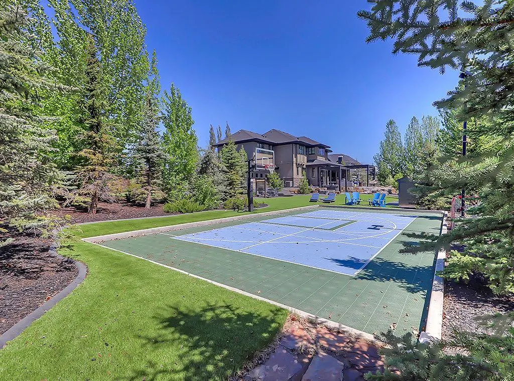146 Waterside Court
