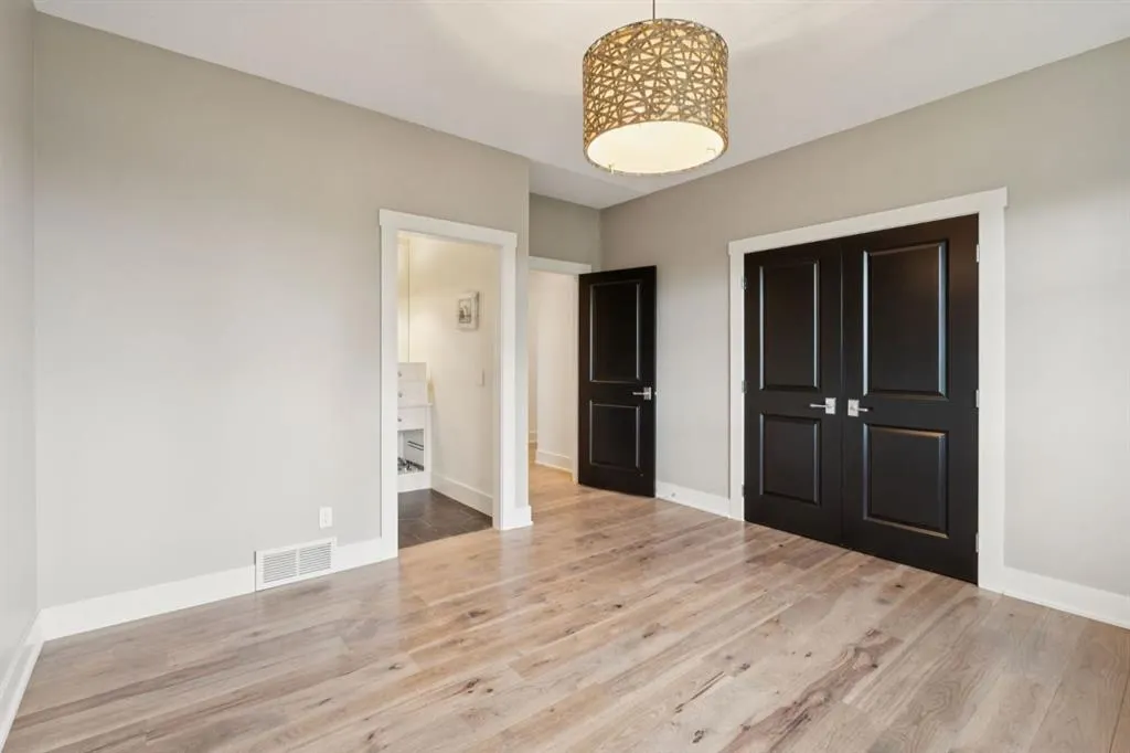 146 Waterside Court