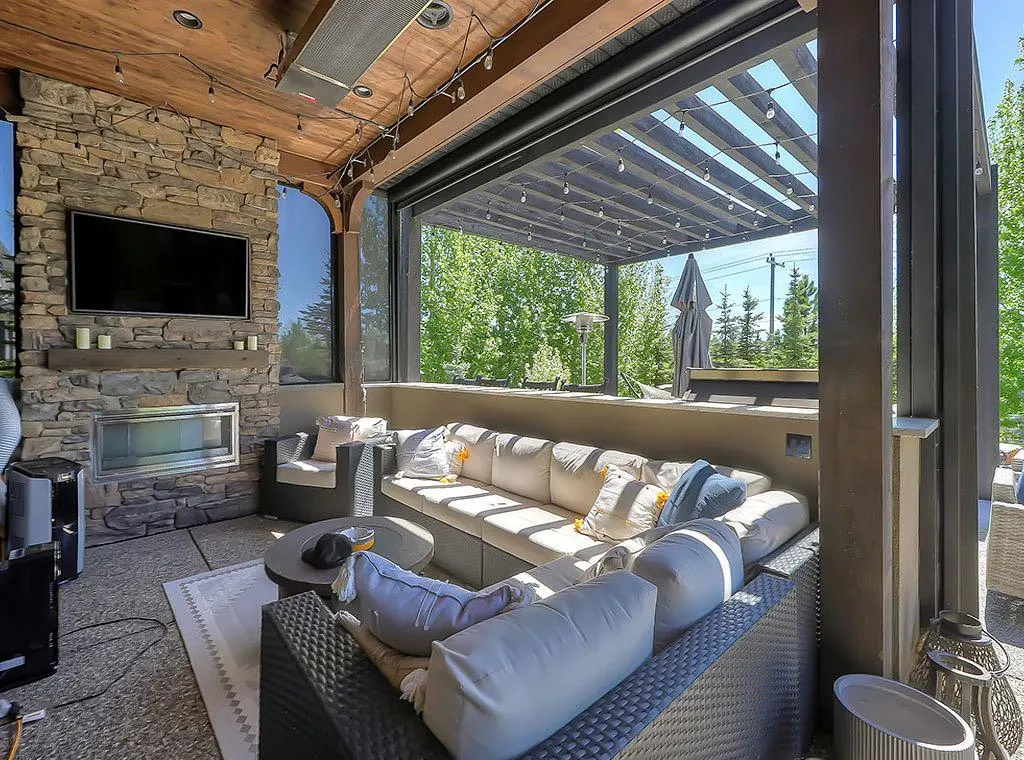 146 Waterside Court