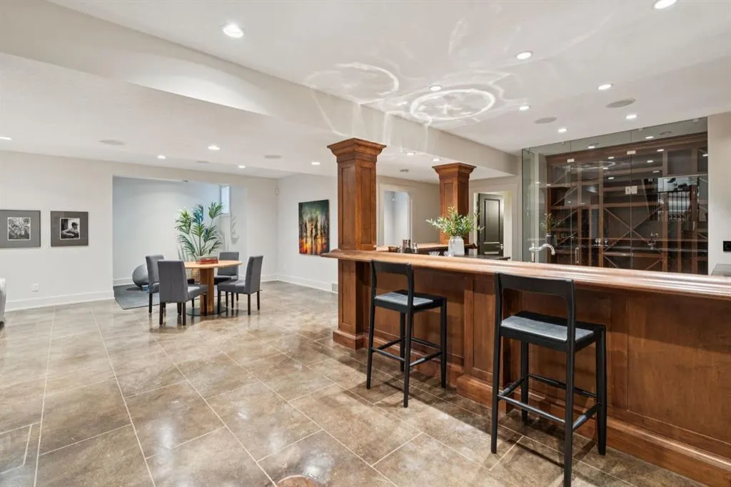 146 Waterside Court