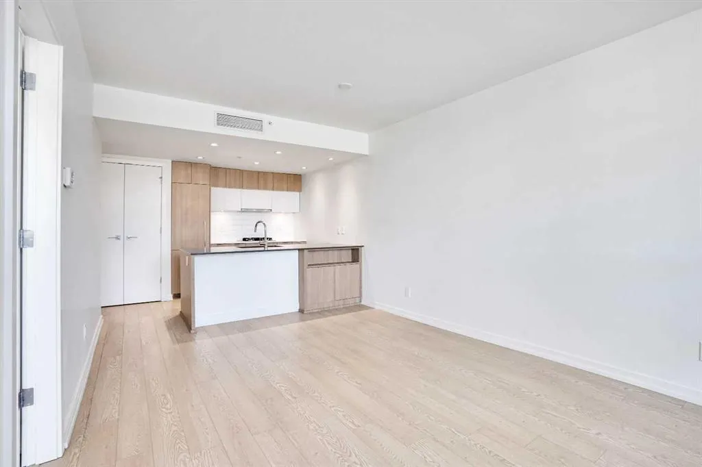 128 2 Street SW, #205
