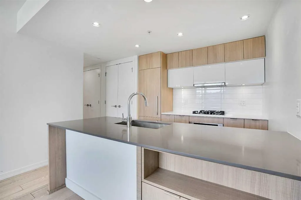 128 2 Street SW, #205