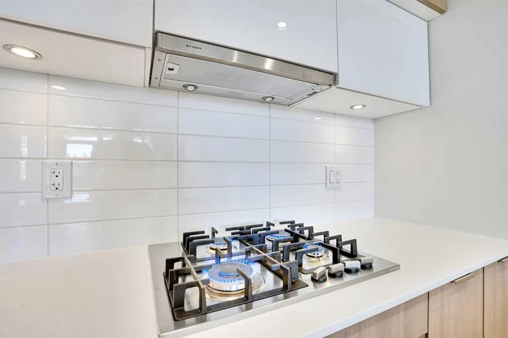 128 2 Street SW, #205