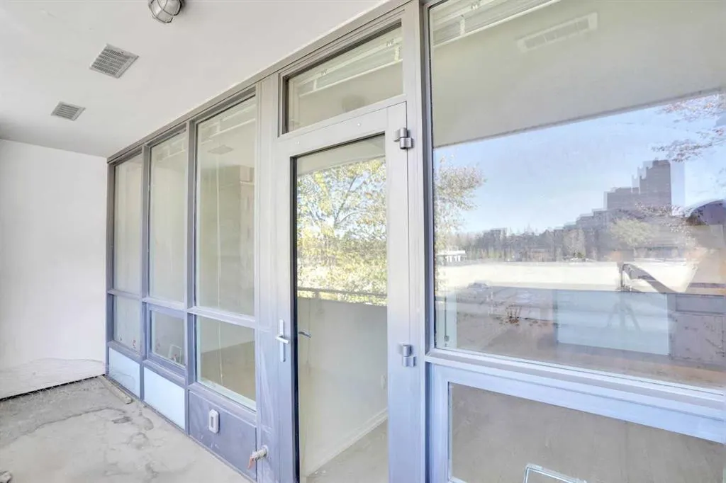 128 2 Street SW, #205