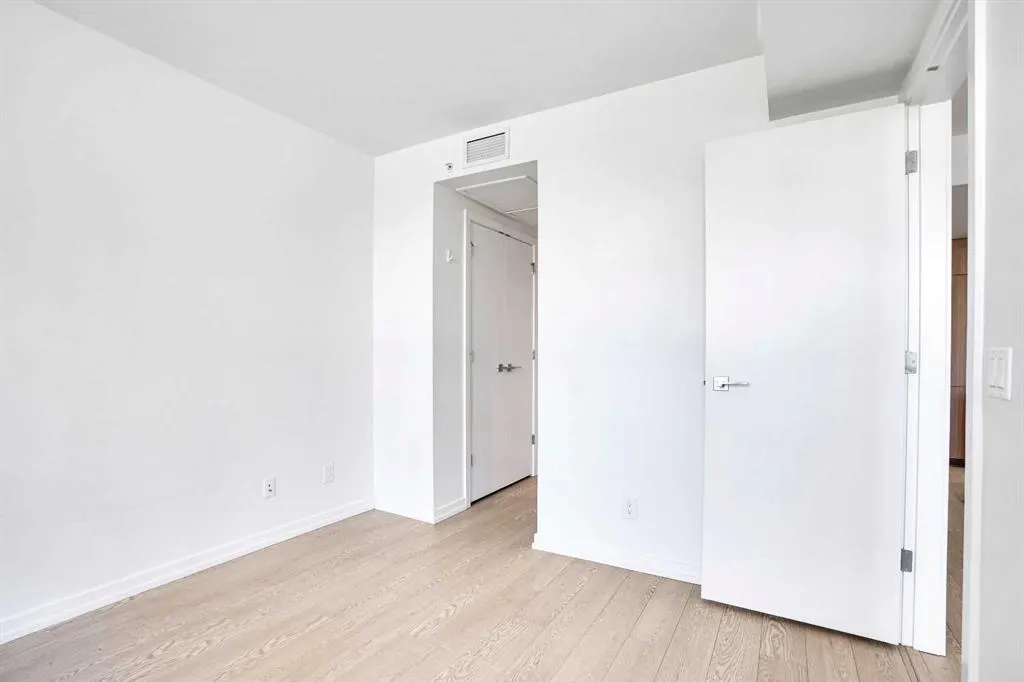 128 2 Street SW, #205