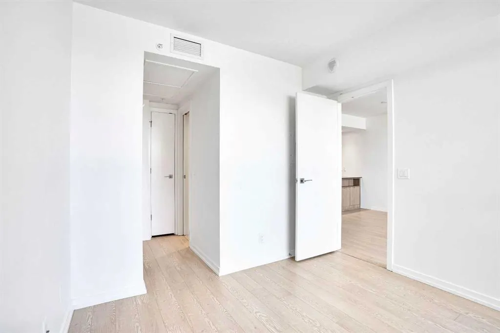 128 2 Street SW, #205