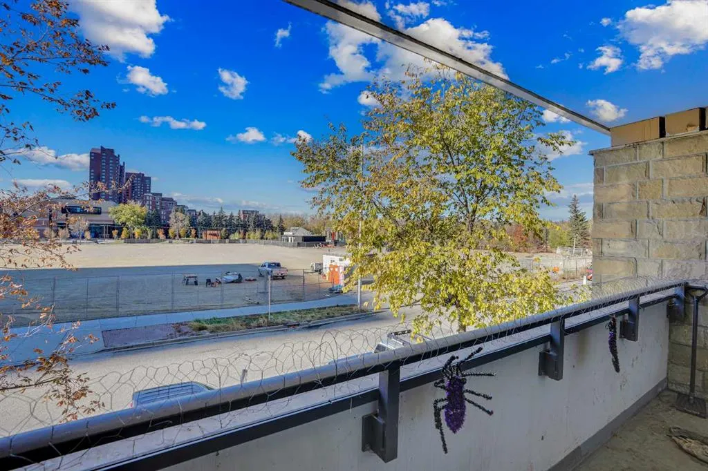 128 2 Street SW, #205
