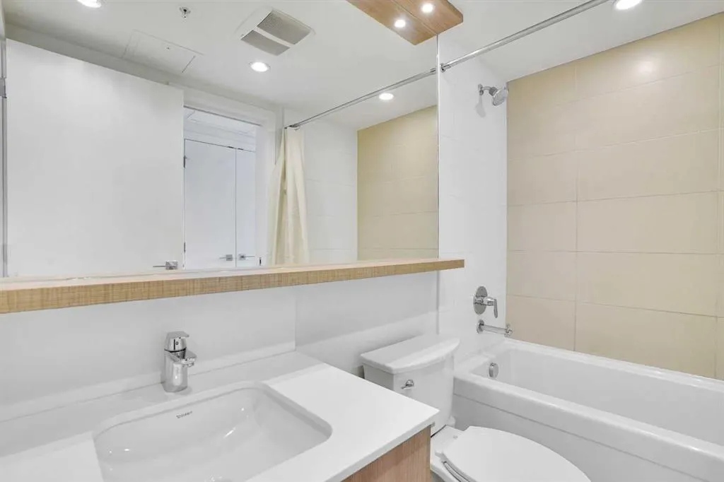128 2 Street SW, #205