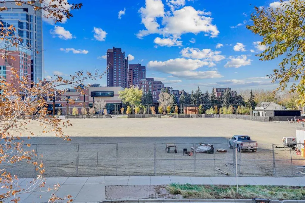 128 2 Street SW, #205