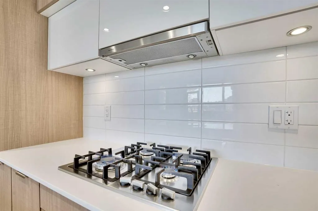 128 2 Street SW, #205