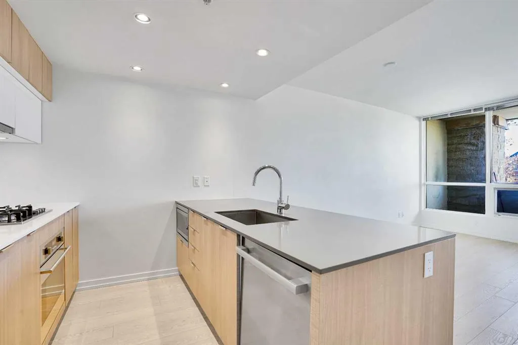 128 2 Street SW, #205