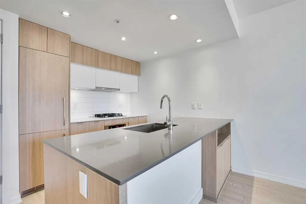 128 2 Street SW, #205
