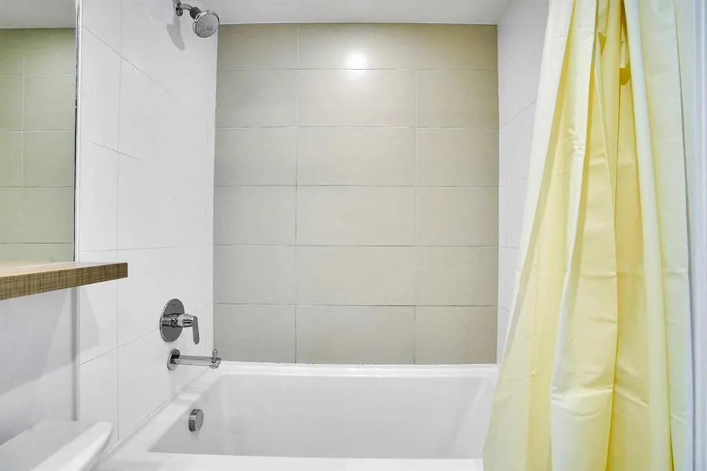 128 2 Street SW, #205