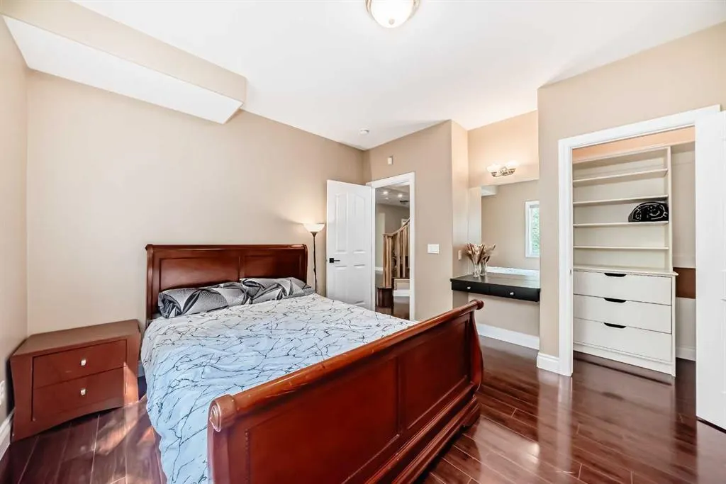 29 Simcoe Gate SW