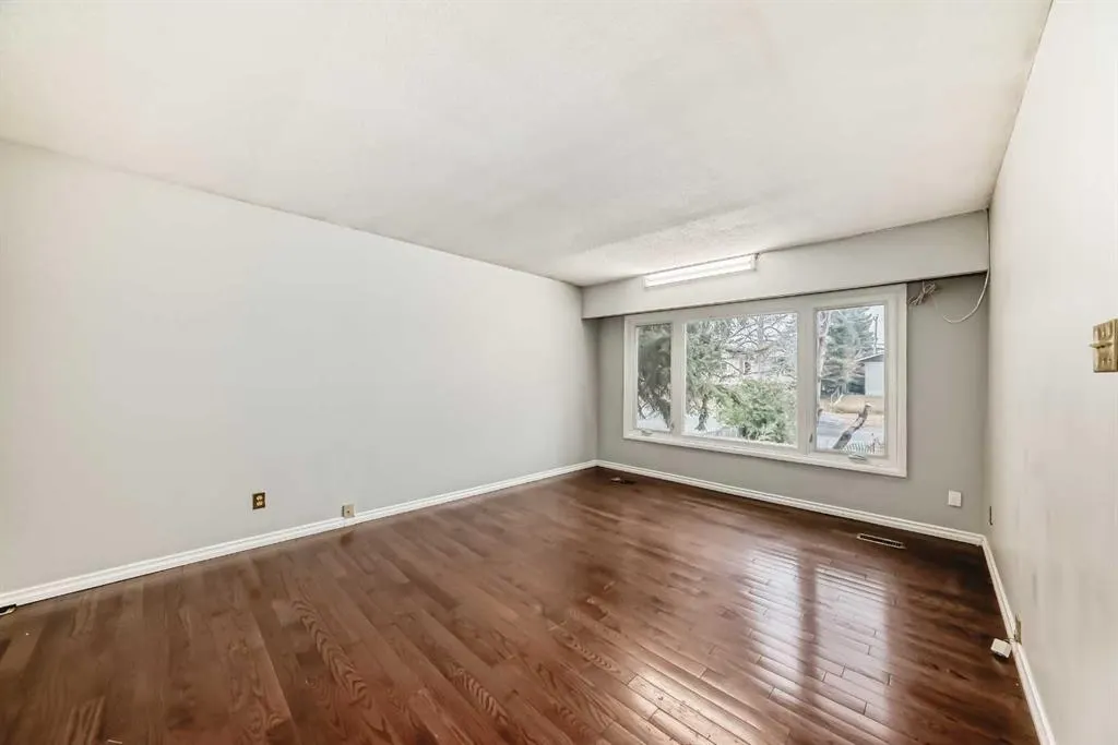 1403 19 Street NE