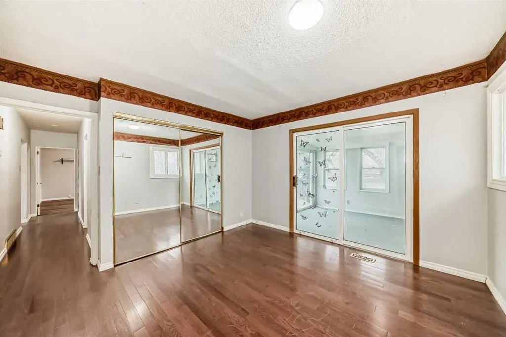 1403 19 Street NE