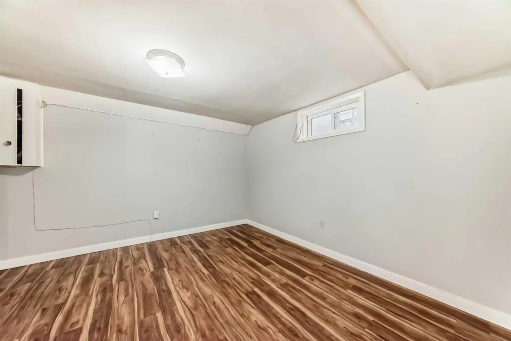 1403 19 Street NE