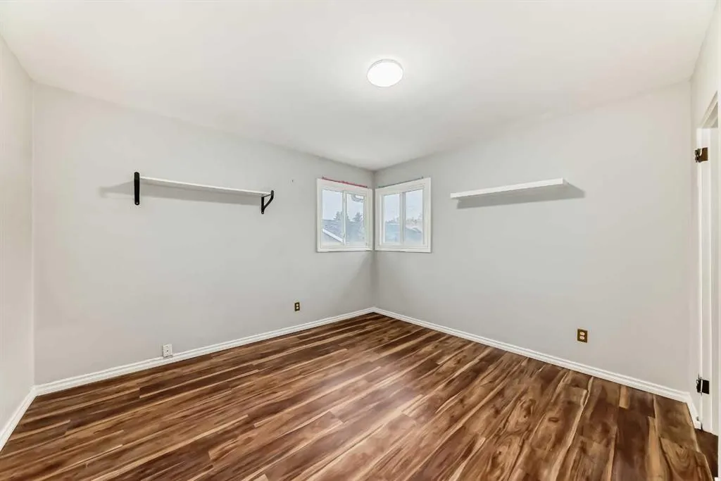 1403 19 Street NE