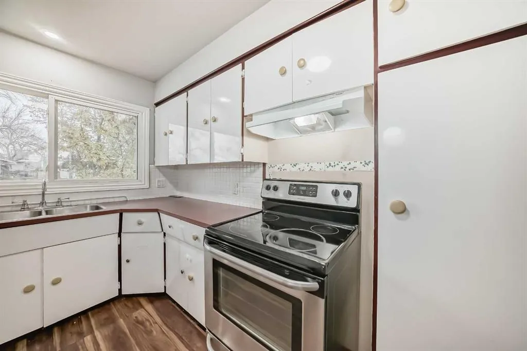 1403 19 Street NE