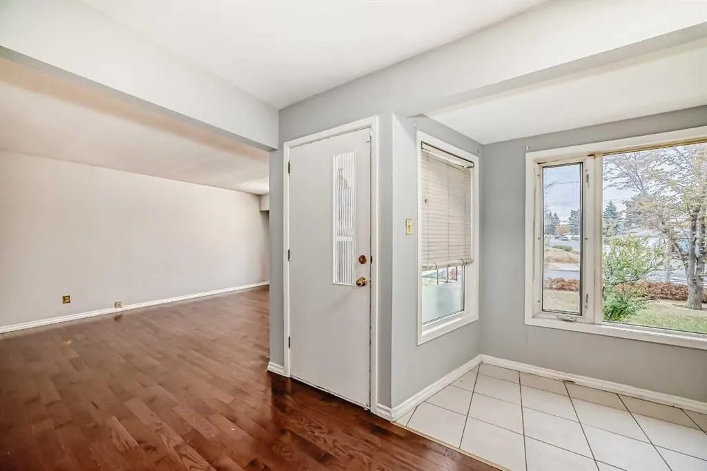 1403 19 Street NE