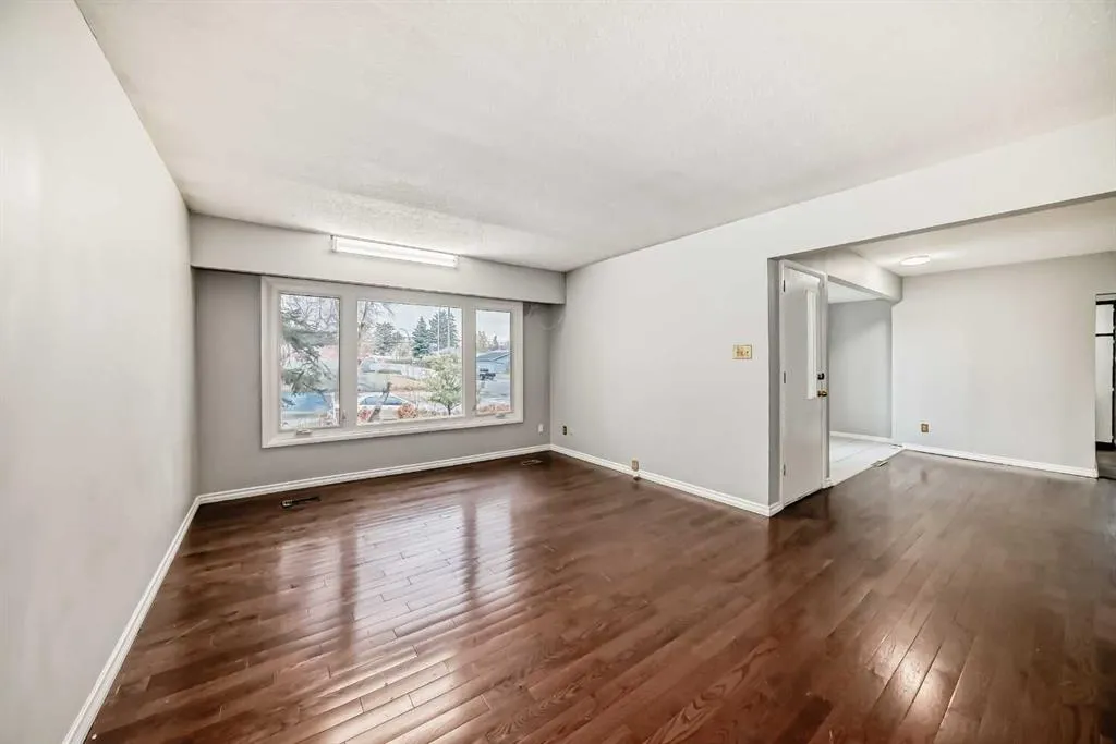 1403 19 Street NE