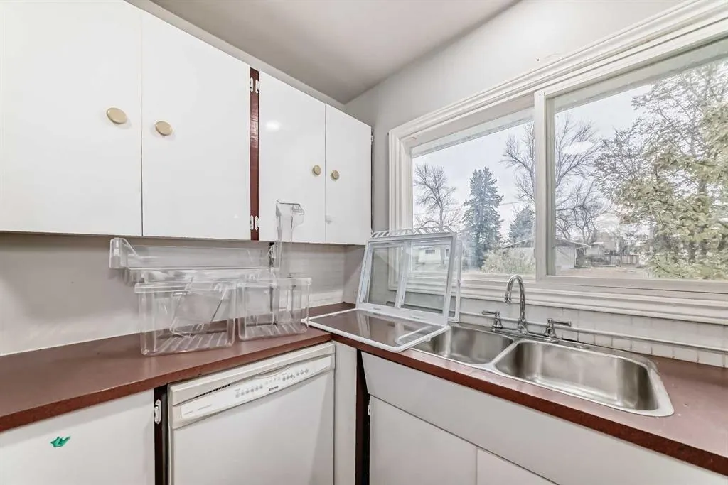 1403 19 Street NE